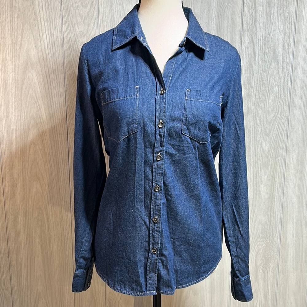 Croft & Barrow women’s blue long sleeve button down shirt size small